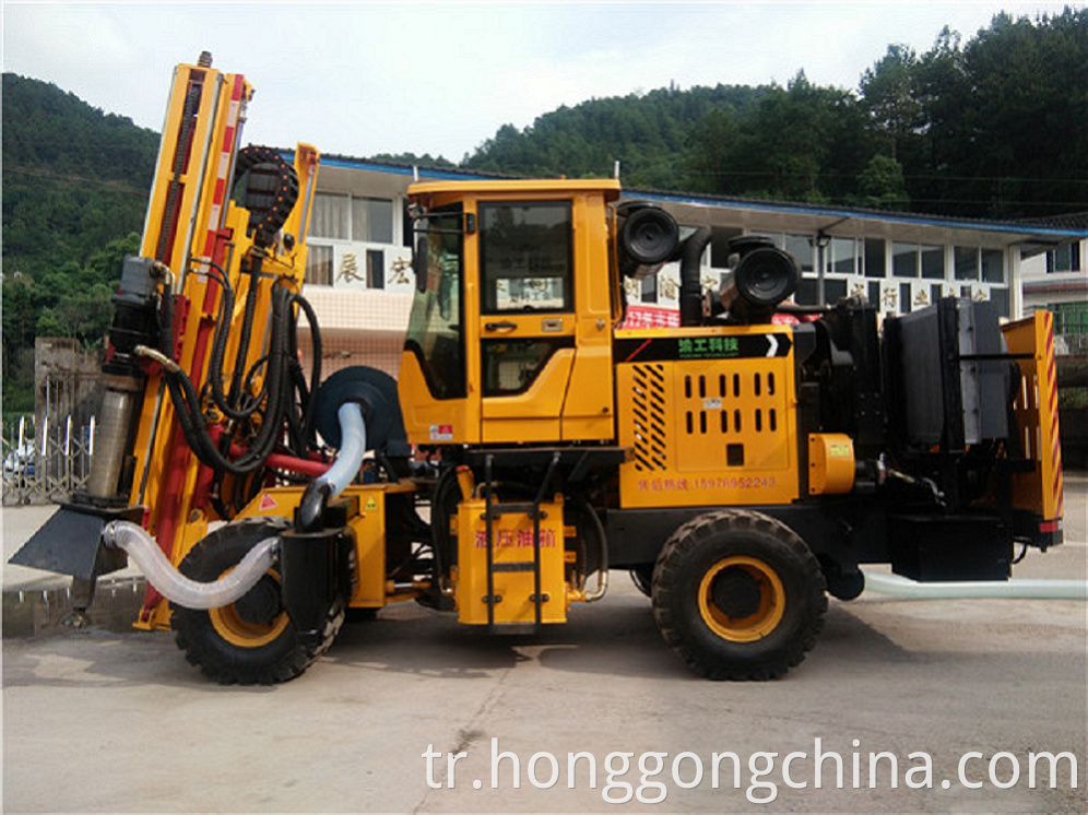 Wheeled Highway Guardrail Drilling Machine